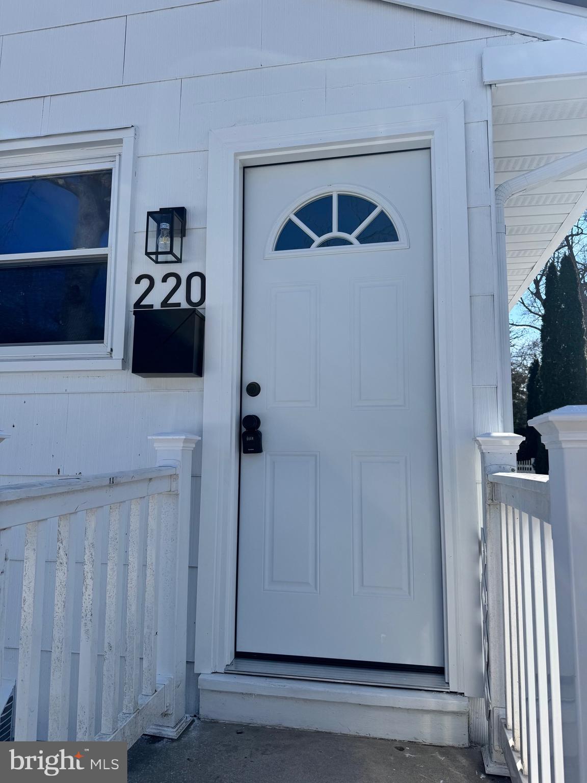 SILVER LAKE - Residential