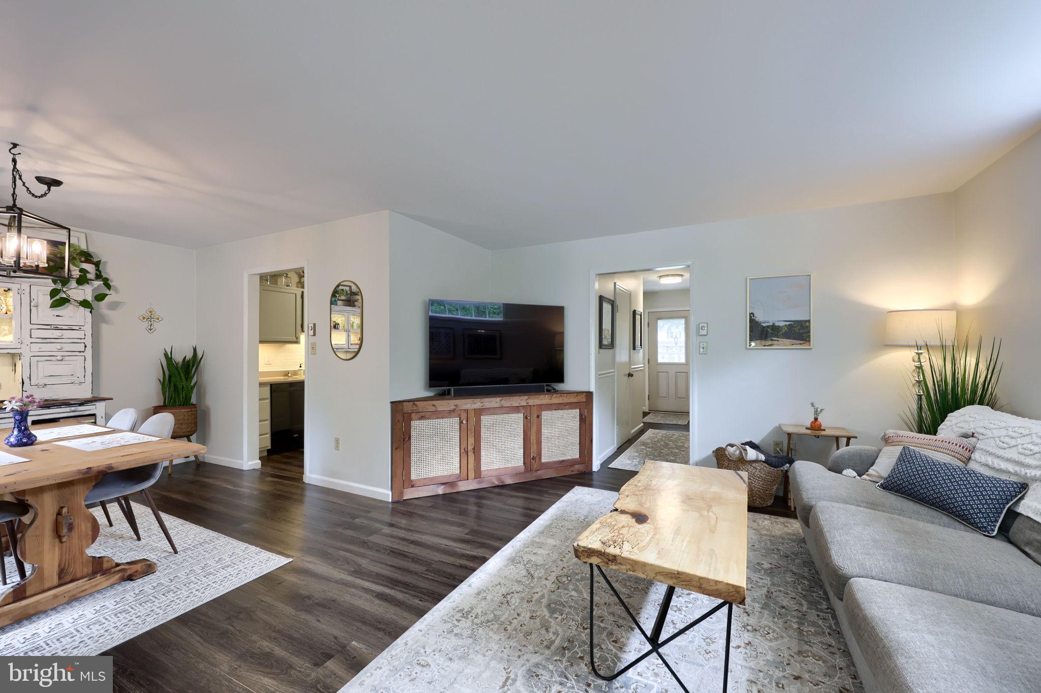 10 LAKEVIEW PLACE