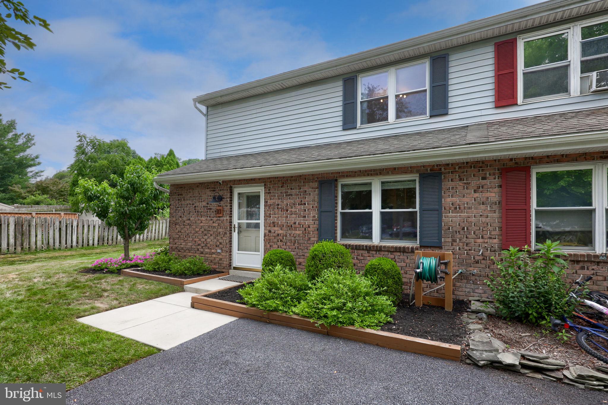 10 LAKEVIEW PLACE