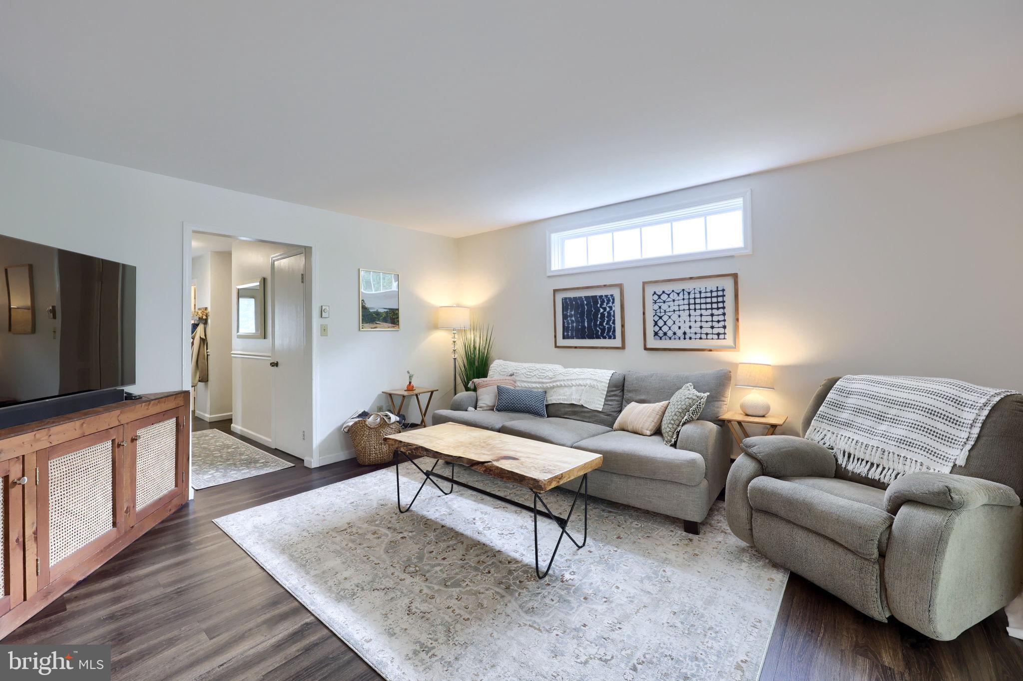 10 LAKEVIEW PLACE