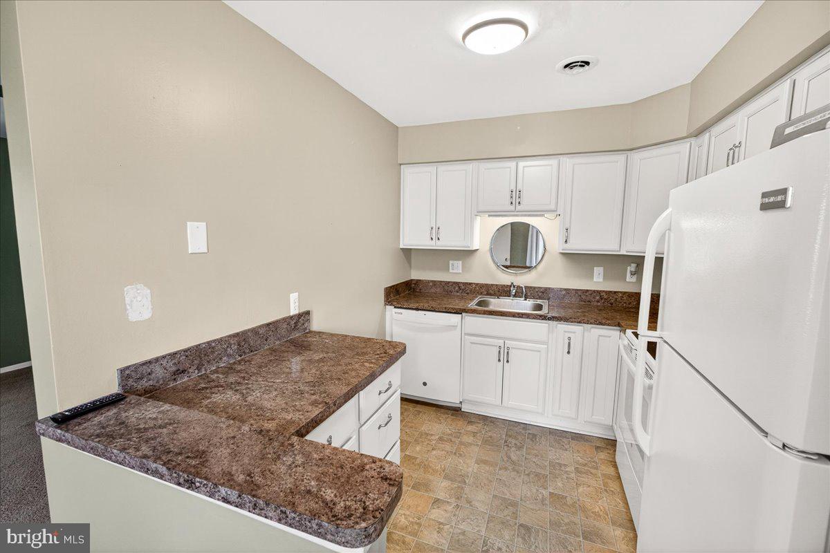 CRESTWOOD VILLAGE - Residential