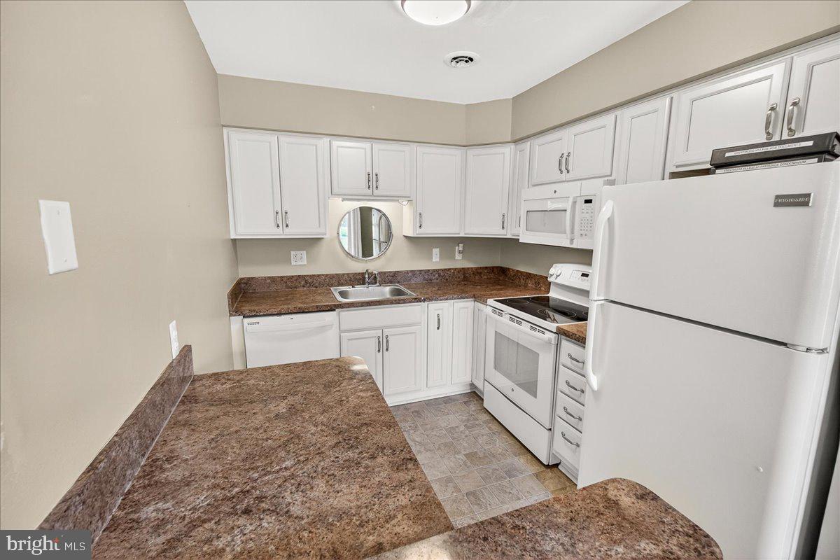 CRESTWOOD VILLAGE - Residential