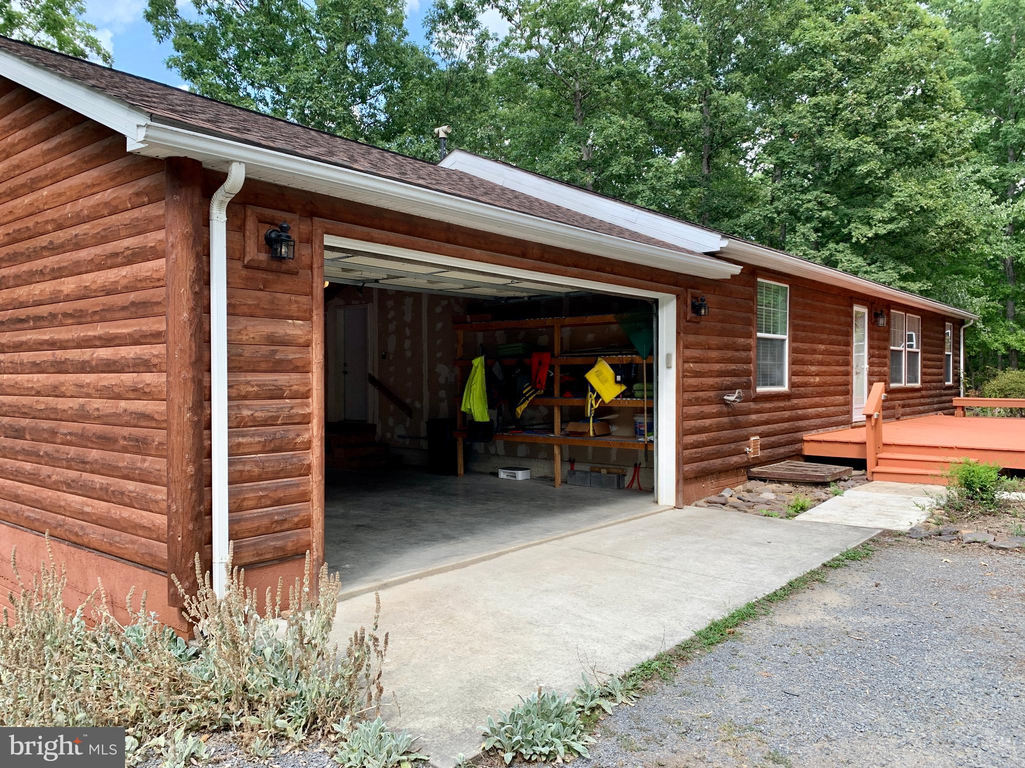 LITTLE MOUNTAIN ESTATES - Residential