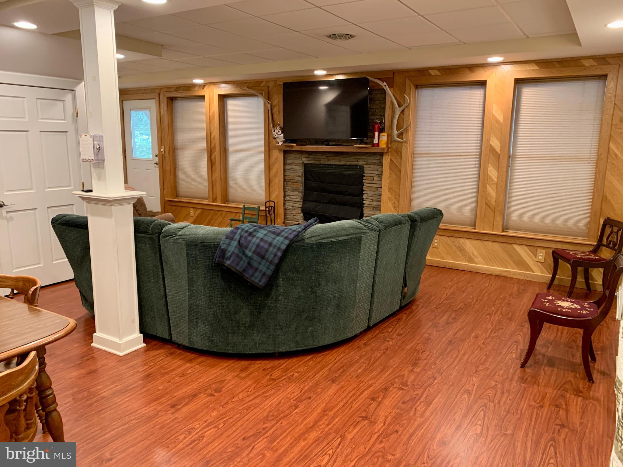 LITTLE MOUNTAIN ESTATES - Residential