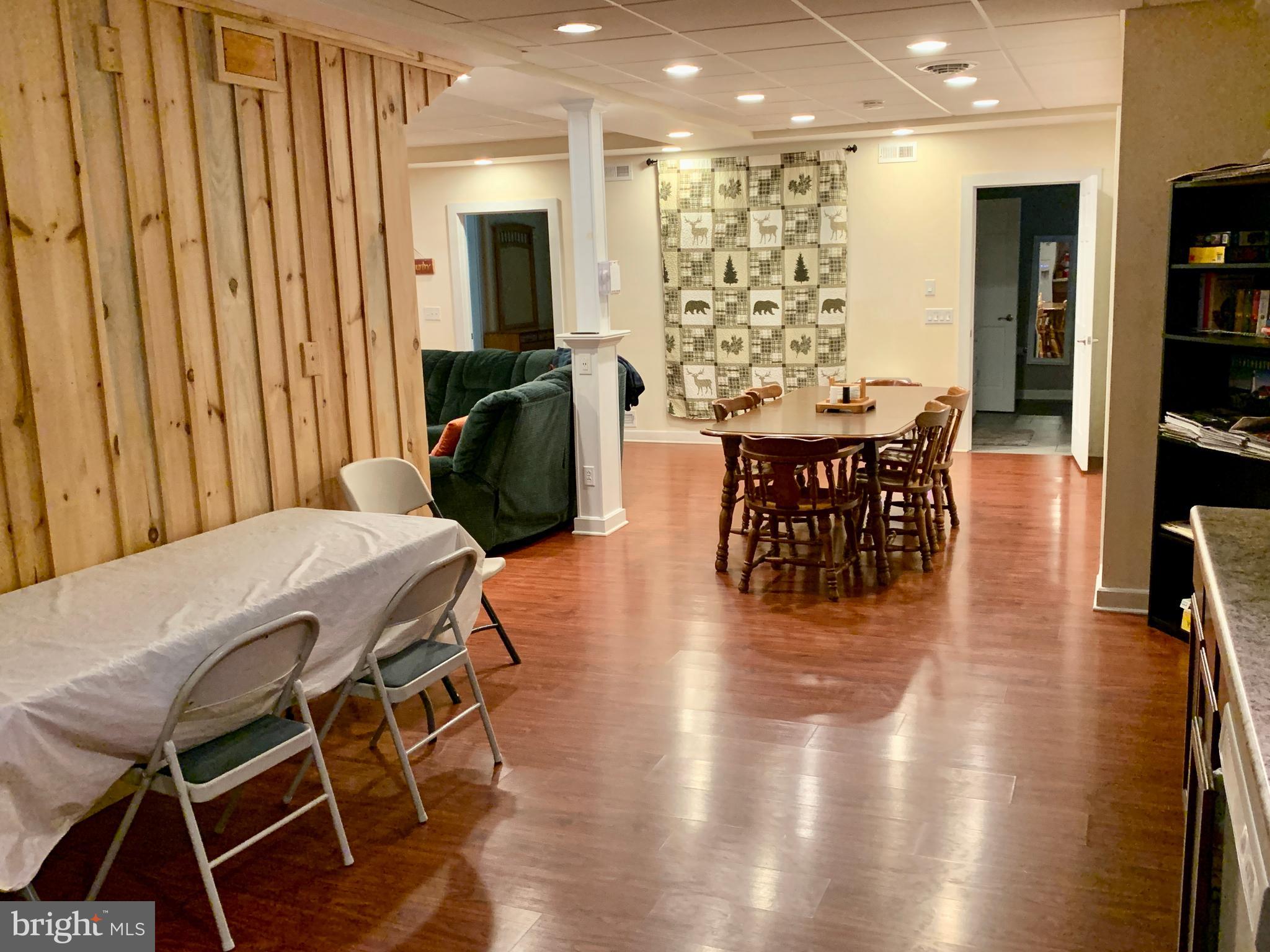 LITTLE MOUNTAIN ESTATES - Residential