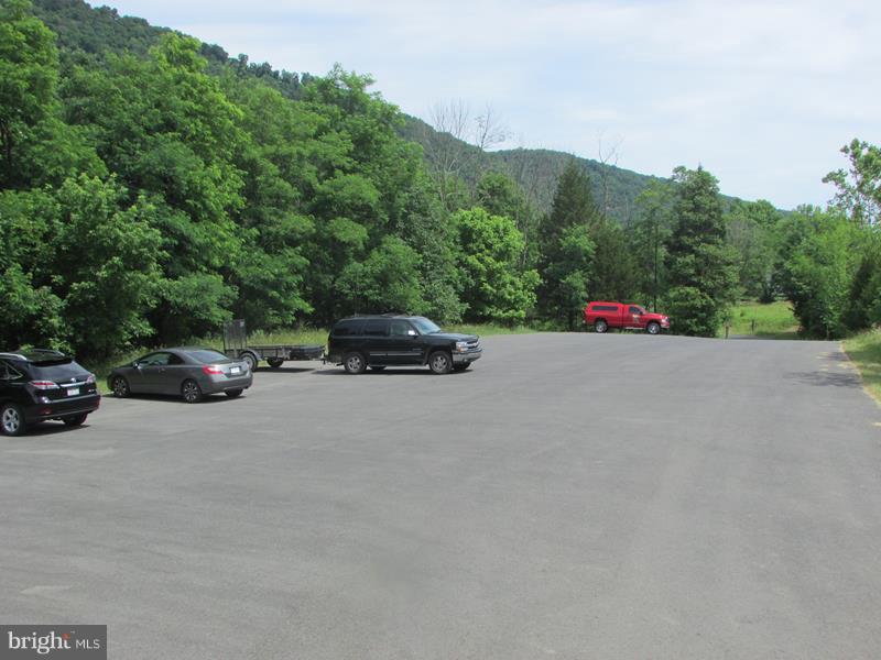 LITTLE MOUNTAIN ESTATES - Residential