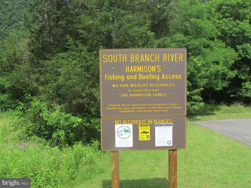 LITTLE MOUNTAIN ESTATES - Residential