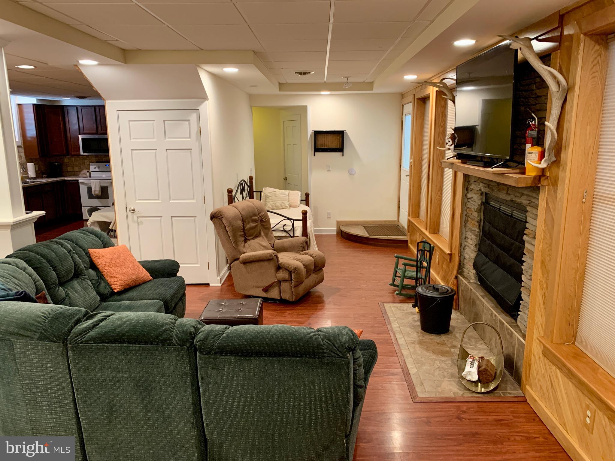 LITTLE MOUNTAIN ESTATES - Residential