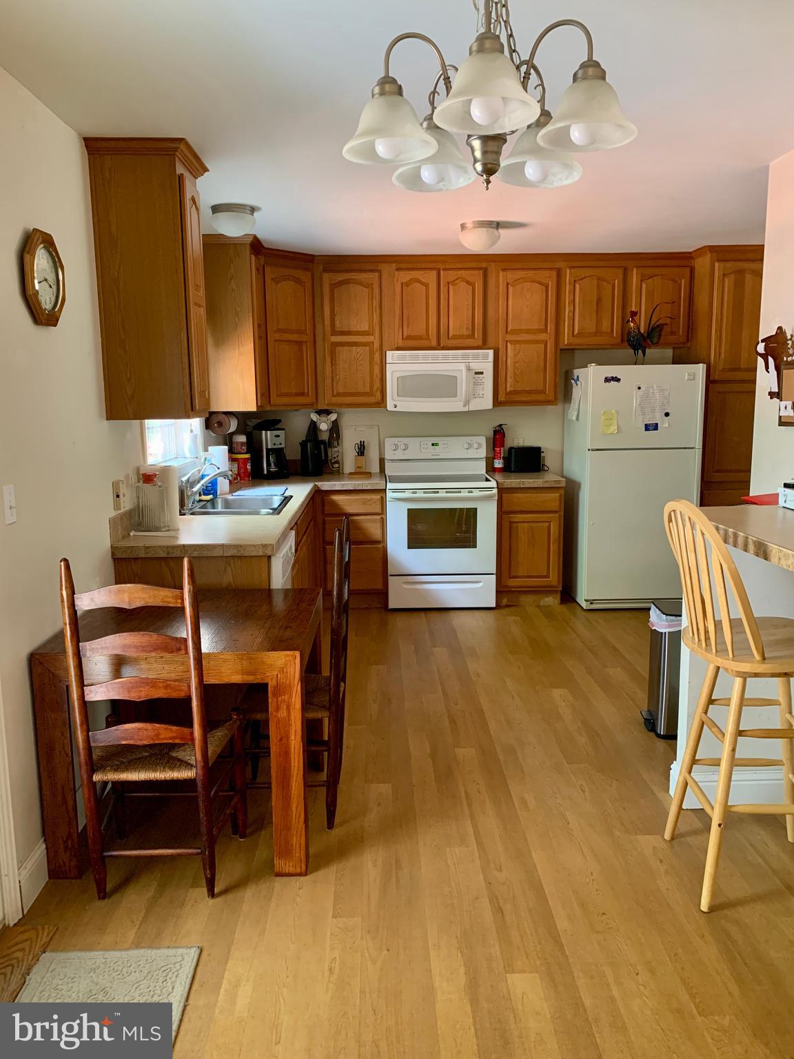 LITTLE MOUNTAIN ESTATES - Residential