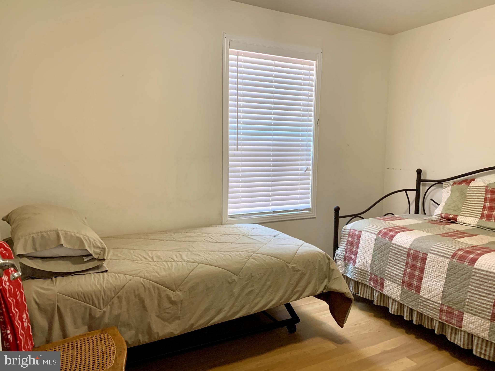 LITTLE MOUNTAIN ESTATES - Residential