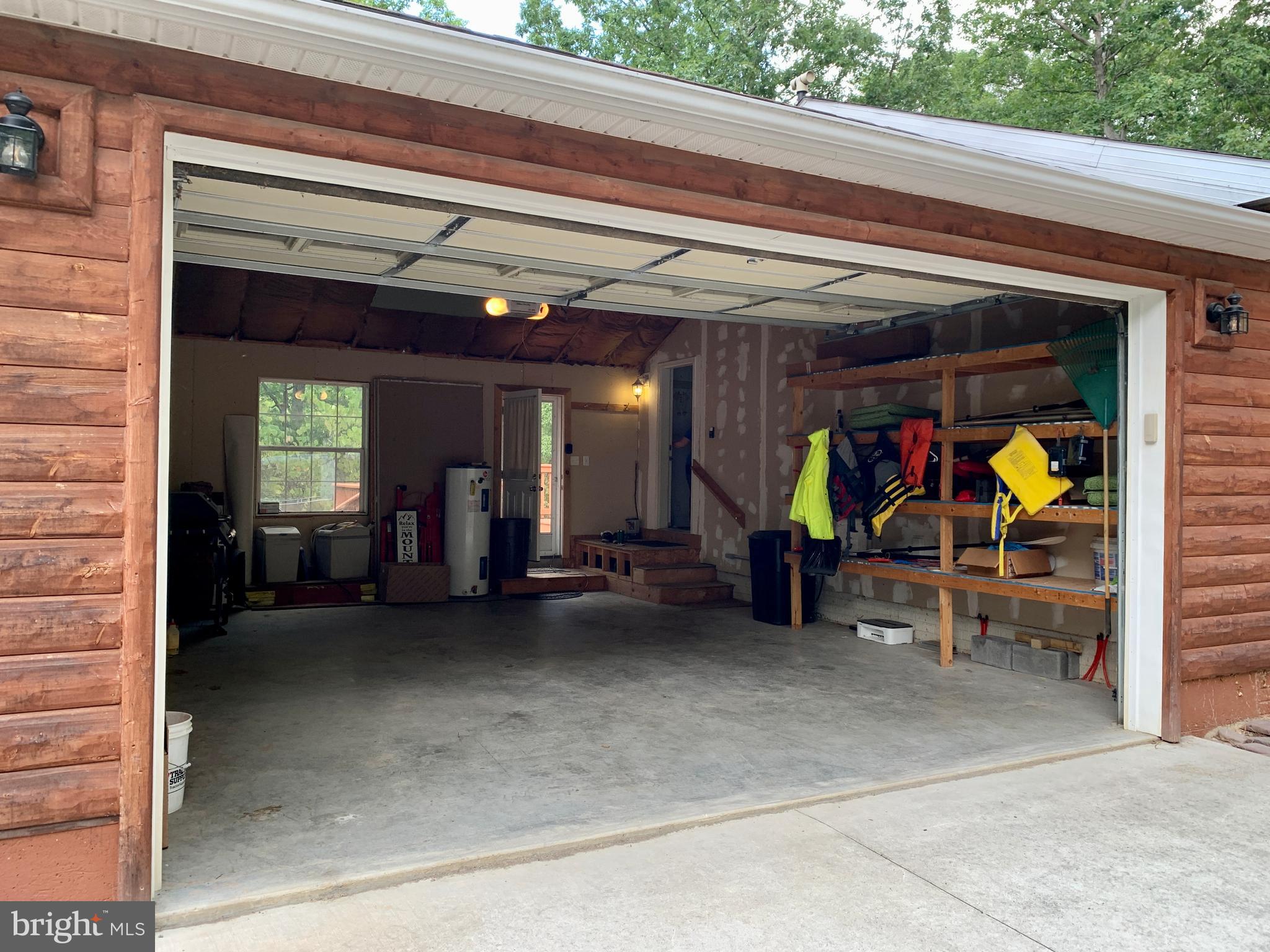 LITTLE MOUNTAIN ESTATES - Residential