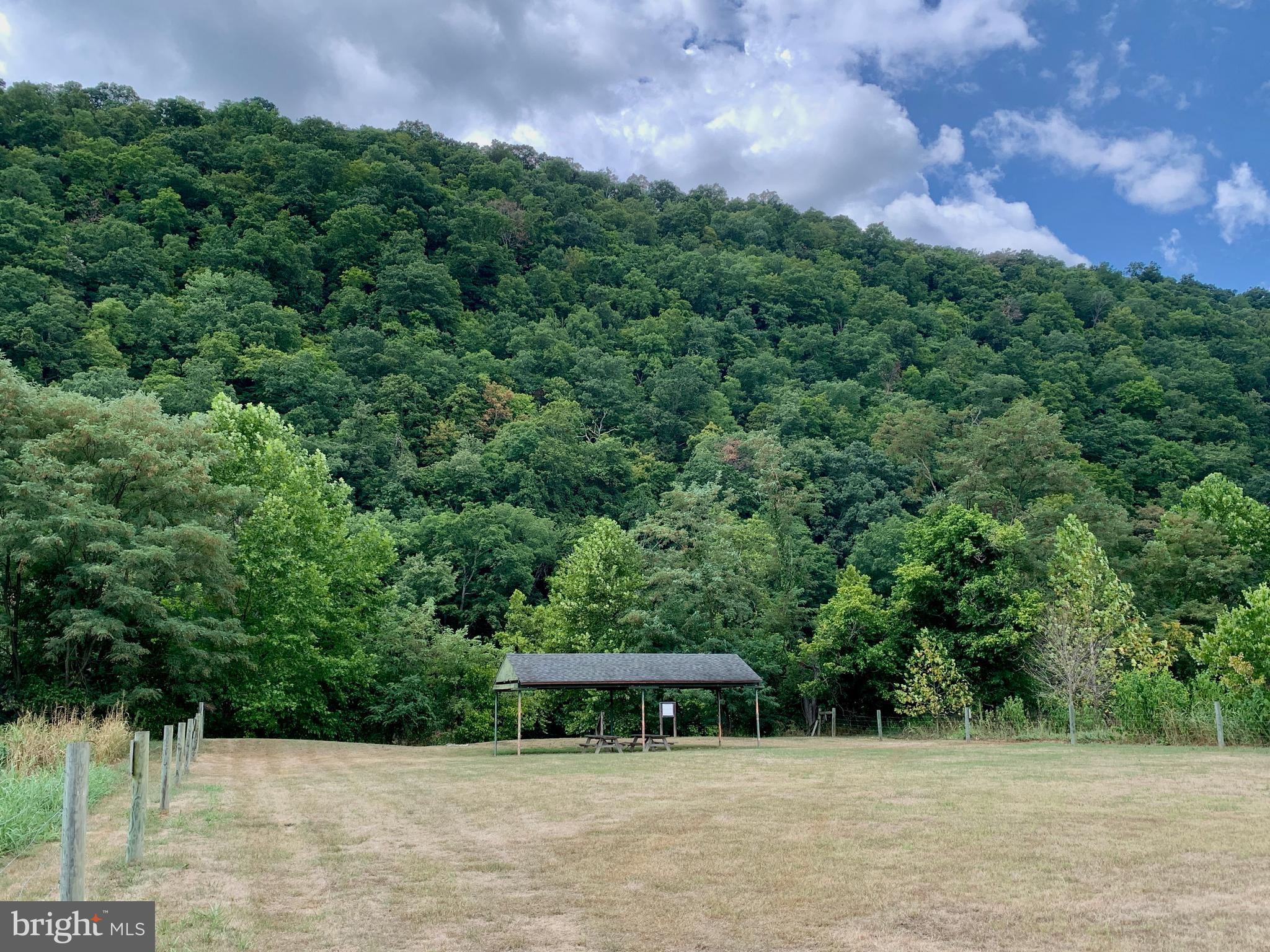 LITTLE MOUNTAIN ESTATES - Residential