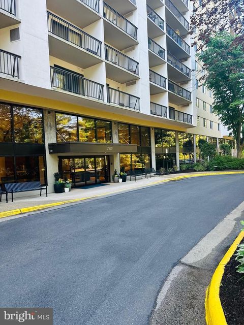 Photo of 3800 Powell Lane #1224, FALLS CHURCH, VA 22041 (MLS # VAFX2311468)
