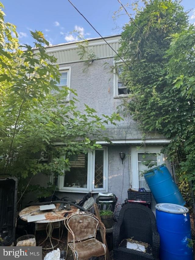 Property is a 2 bedroom 1 bathroom residential home which is currently occupied by a long term tenant. Tenant can stay or vacate at time of closing per new buyer's preference. Property is also zoned for commercial and is being sold in "AS-IS" condition. Property is a partition sale.