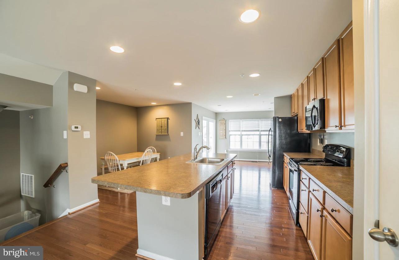 LAKES AT STANSBURY SHORE - Residential Lease