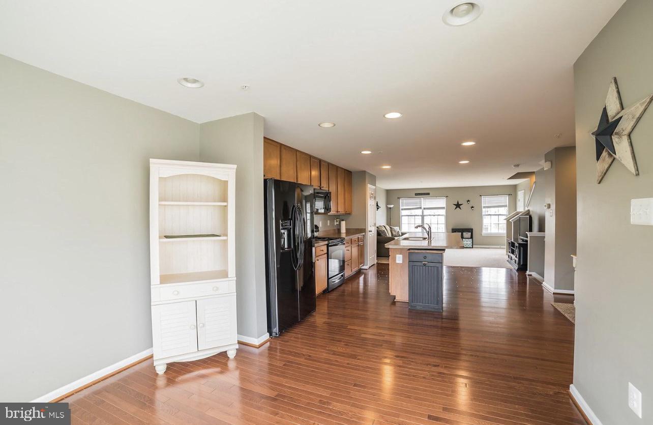 LAKES AT STANSBURY SHORE - Residential Lease