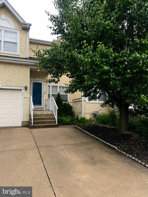 Townhouse For Rent - 71 Versailles Boulevard<br/> CHERRY HILL, NJ 08003