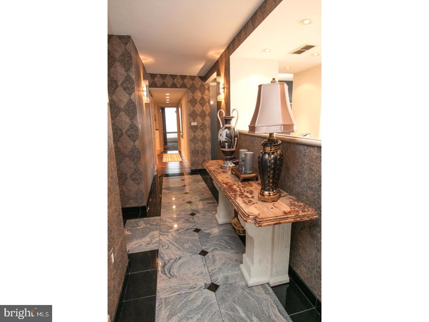 SOCIETY HILL - Residential