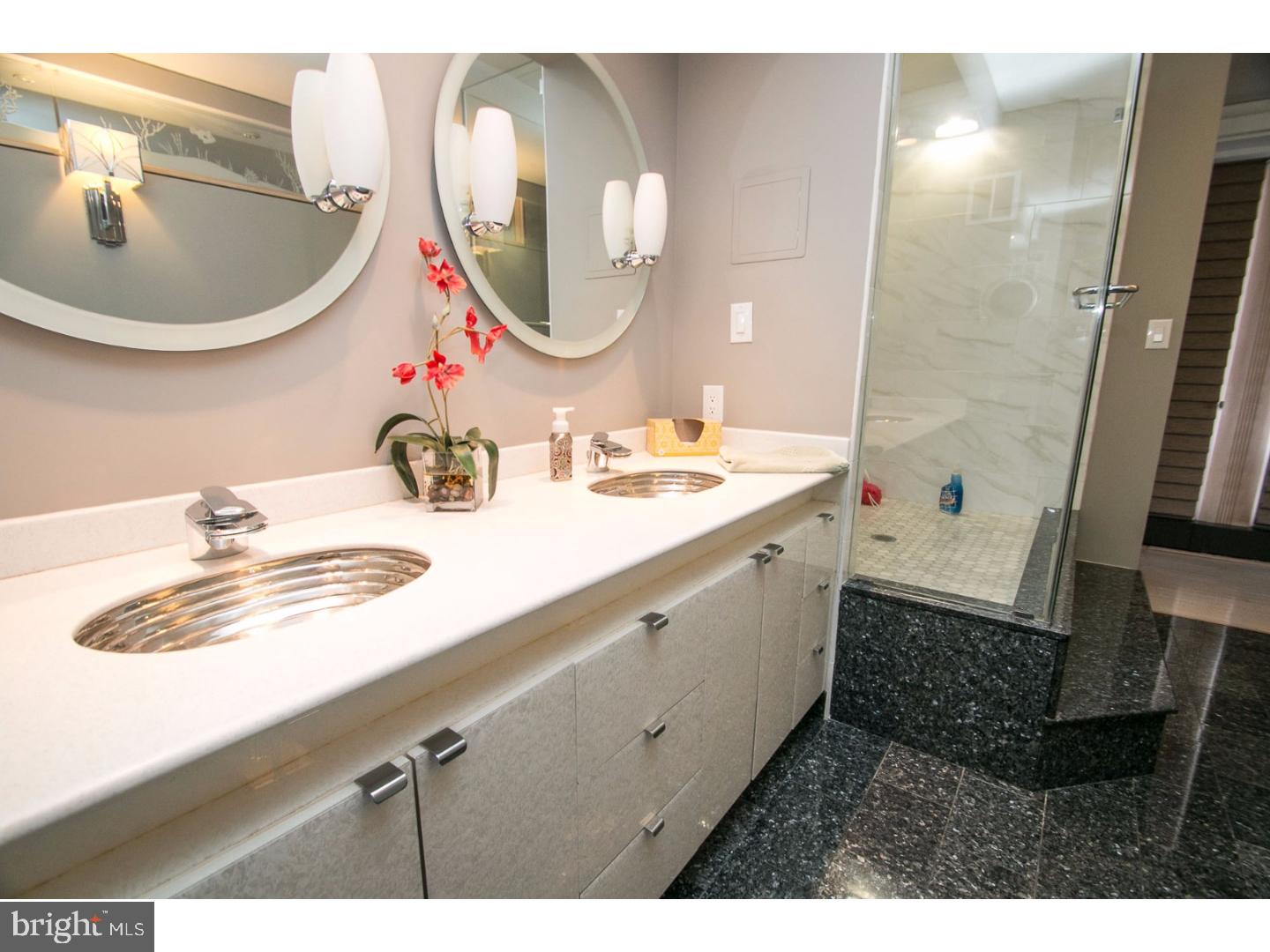 SOCIETY HILL - Residential