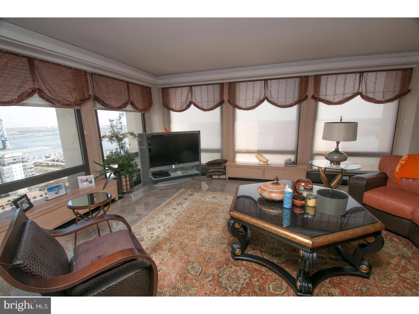 SOCIETY HILL - Residential