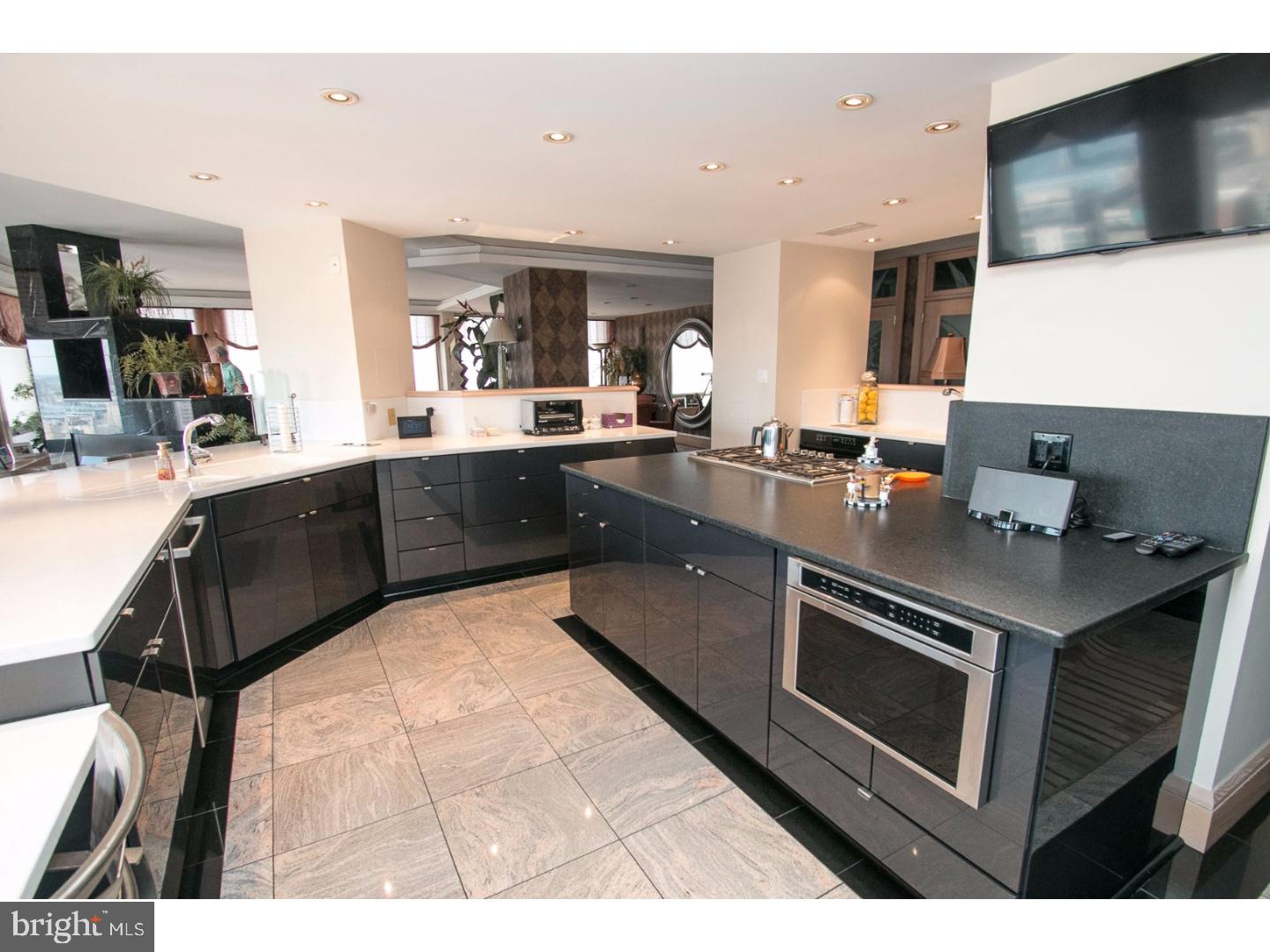 SOCIETY HILL - Residential