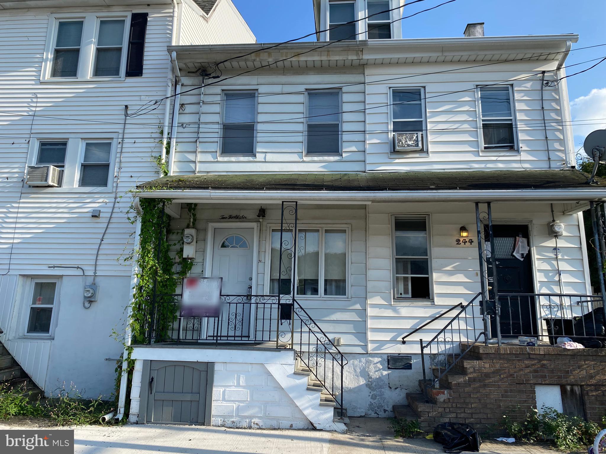 Move right in to this cute little half double in Mount Carmel. 2 bedrooms 2 bath. 2nd floor laundry.  All redone. Nice yard.  Great for first time buyers. Conveniently located close to downtown shopping.