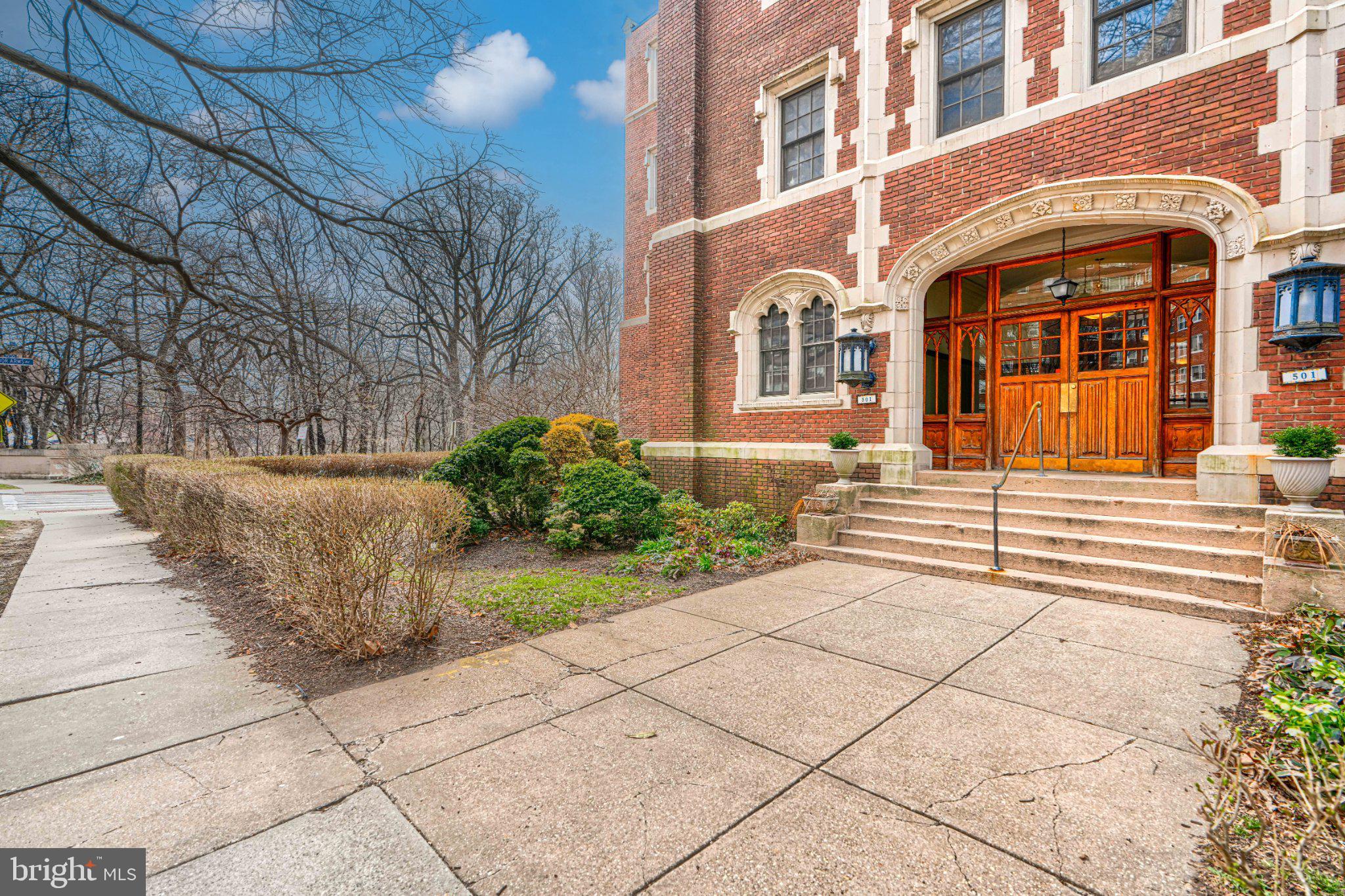 501 W UNIVERSITY PARKWAY B-2