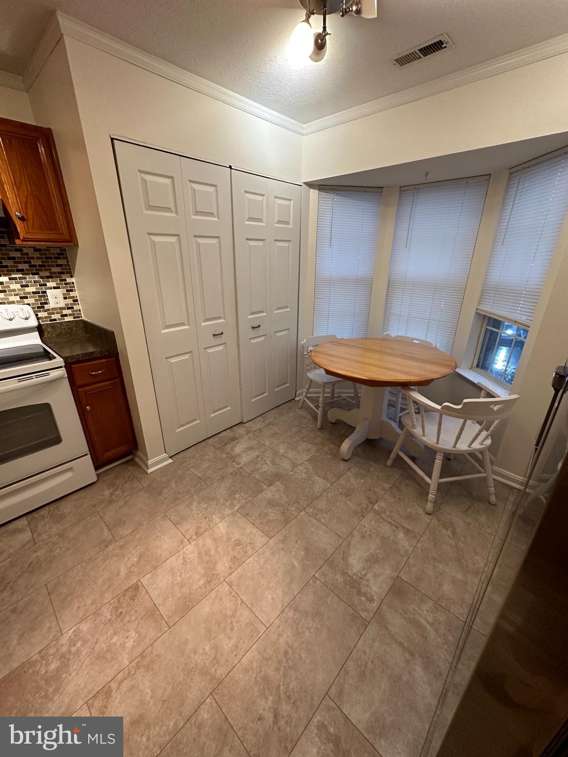 LAUREL GLEN - Residential Lease