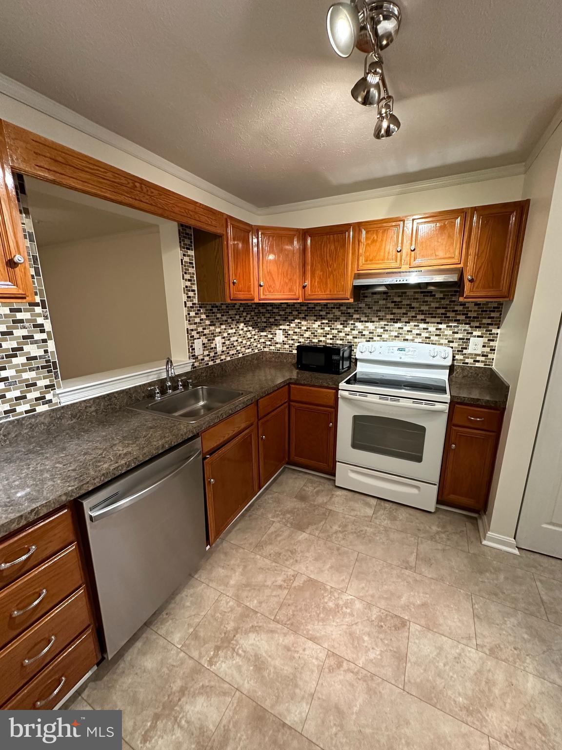 LAUREL GLEN - Residential Lease