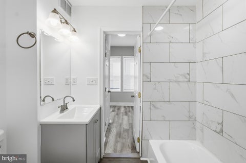 Townhouse For Sale - 206 S Hilton Street<br/> BALTIMORE, MD 21229