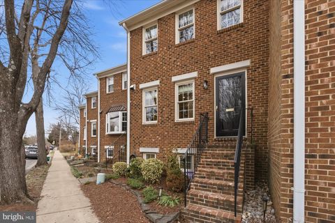 Photo of 2305 Commonwealth Avenue, ALEXANDRIA, VA 22301 (MLS # VAAX2054666)