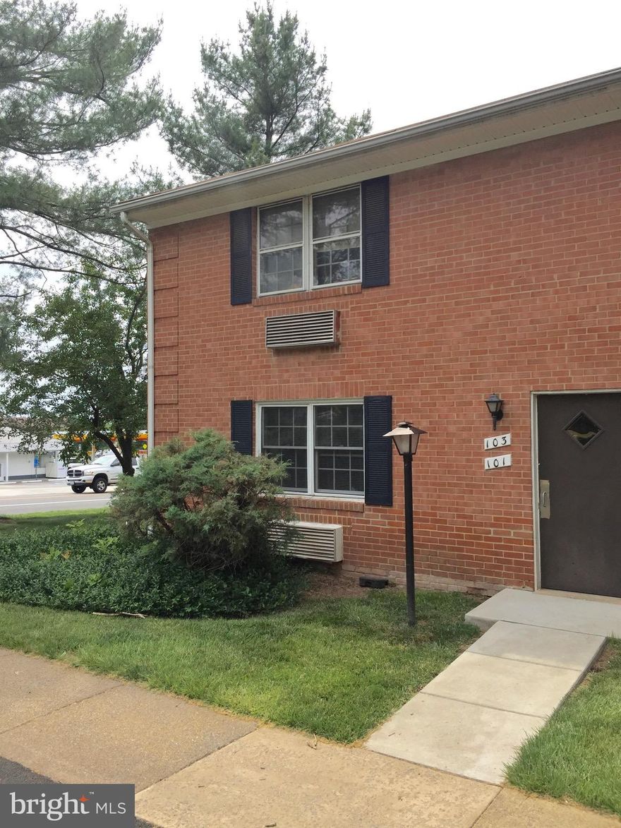 Great opportunity to rent this 1BD, 1Ba unit. Fully renovated in last few years. Spacious backyard w/fence, assigned parking spot.Premium lot at the edge of the Neighborhood. Close to routes 7, 28 and Dulles Toll Road. Walk to shops and restaurants. Pets are not allowed.