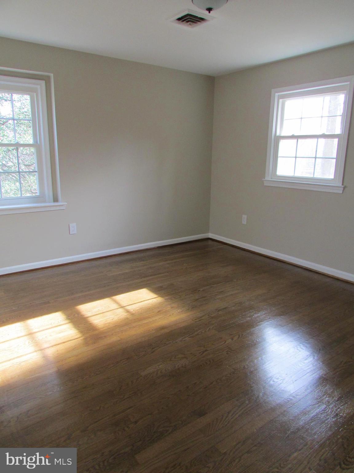 OAKTON - Residential Lease