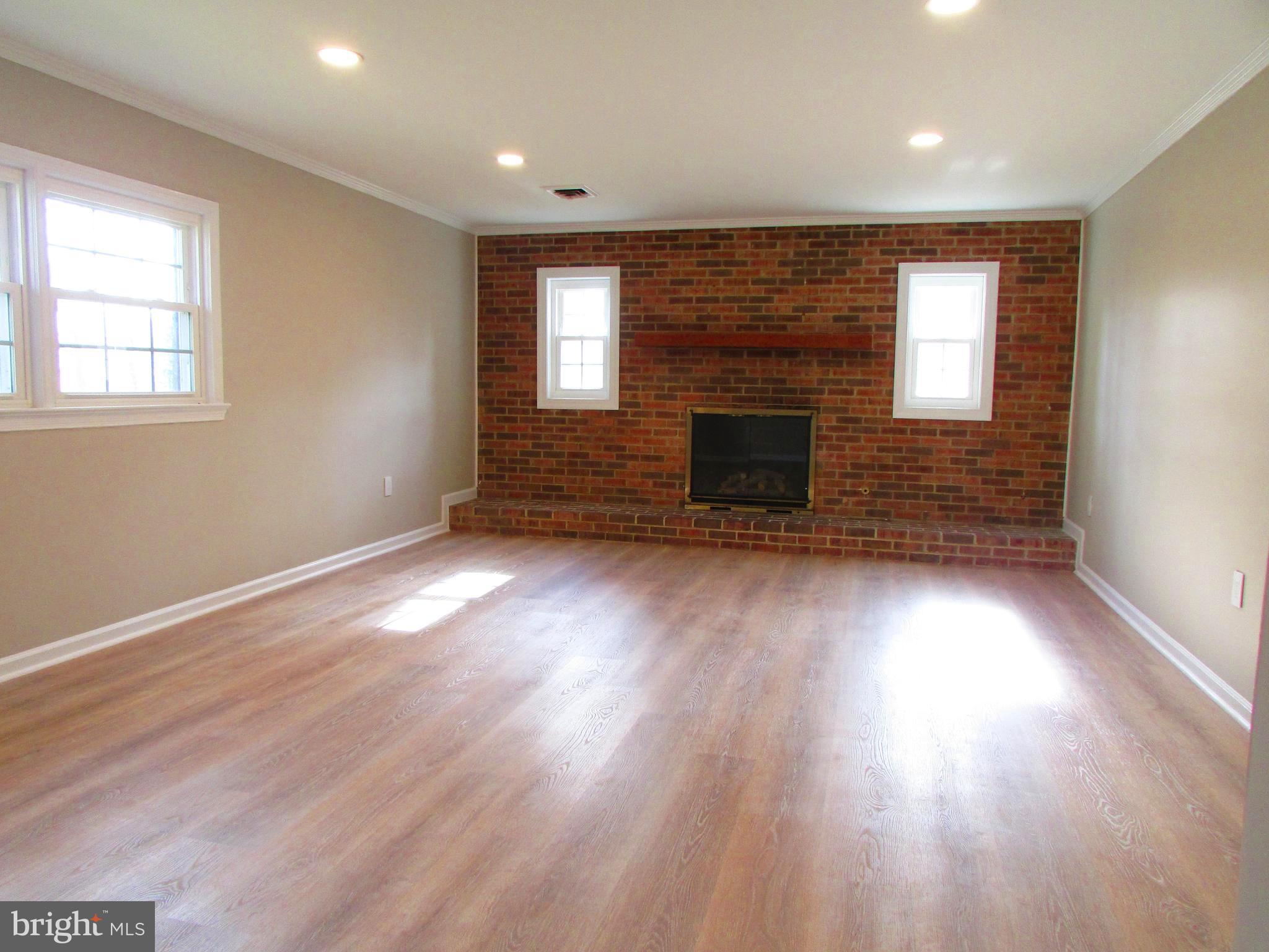 OAKTON - Residential Lease