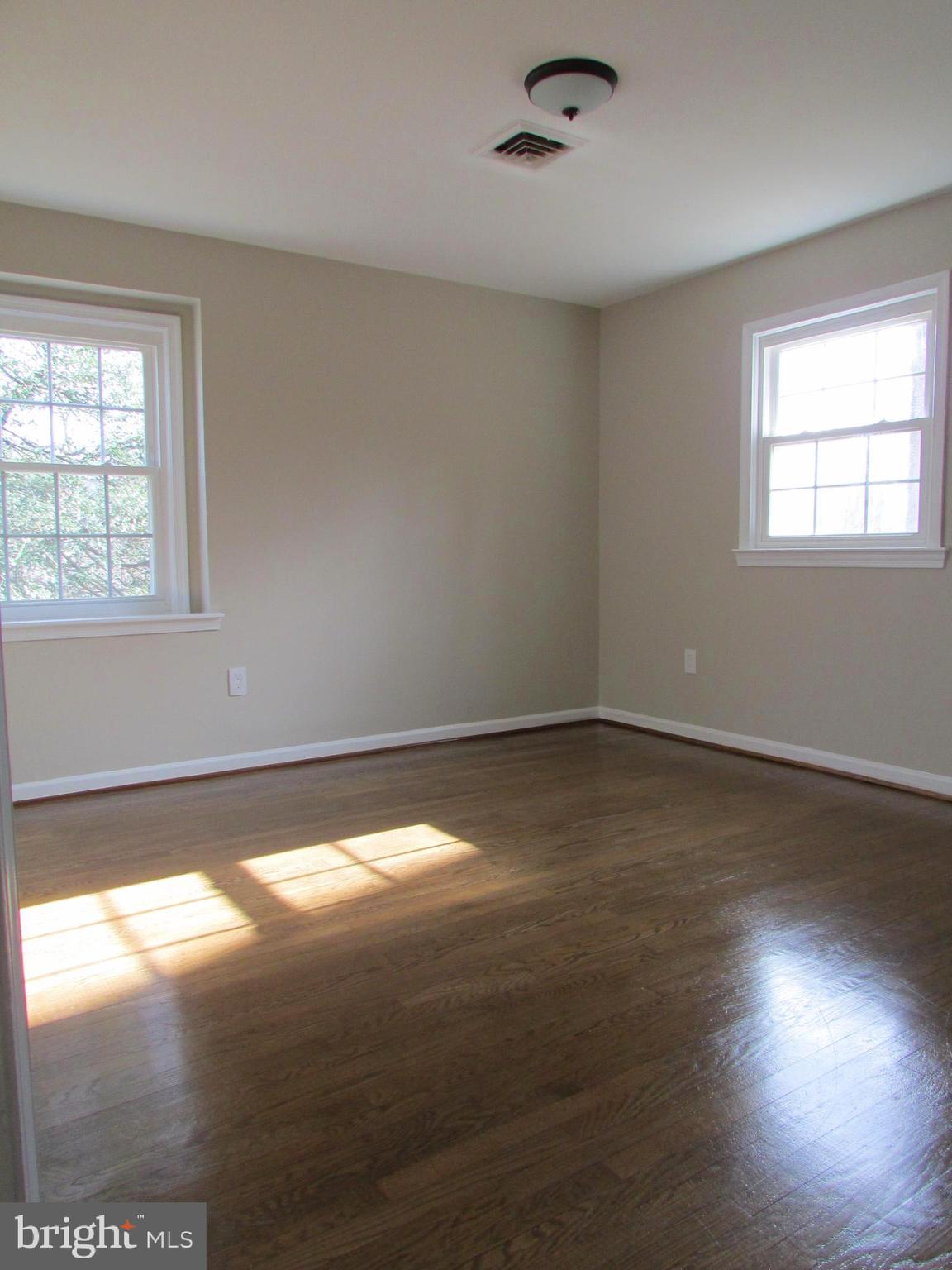 OAKTON - Residential Lease