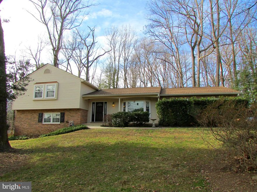 Look no further, you are going to love this beautifully renovated large split level home.  Set on a gorgeous acre lot, this home is close to everything.  It is only a short drive to the schools, shopping  and I66.  This is a large bright home with Hardwood floors throughout, 5 oversized bedrooms, 2 1/2 updated baths and a three car garage.  Come out and have a look, you will love it.