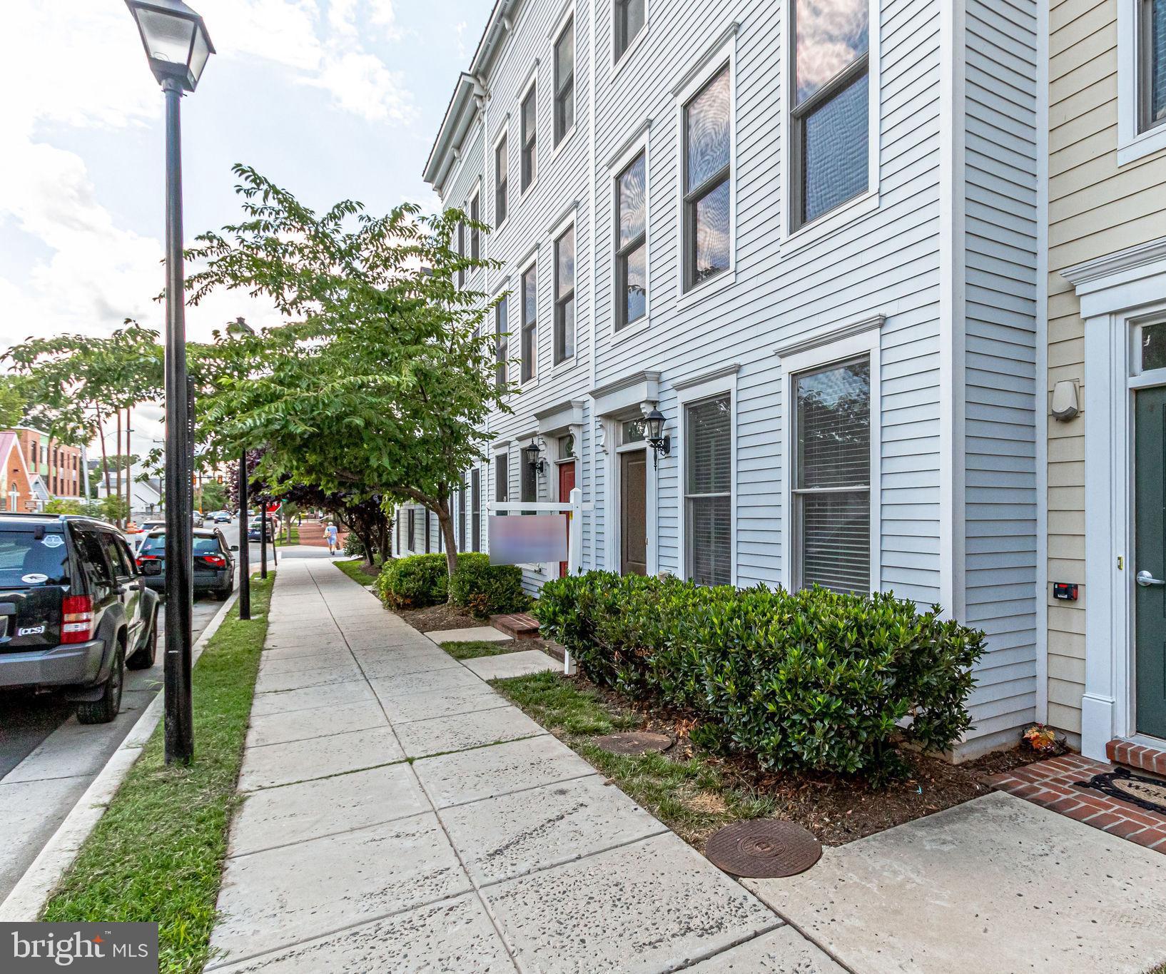 OLD TOWN COMMONS - Residential Lease