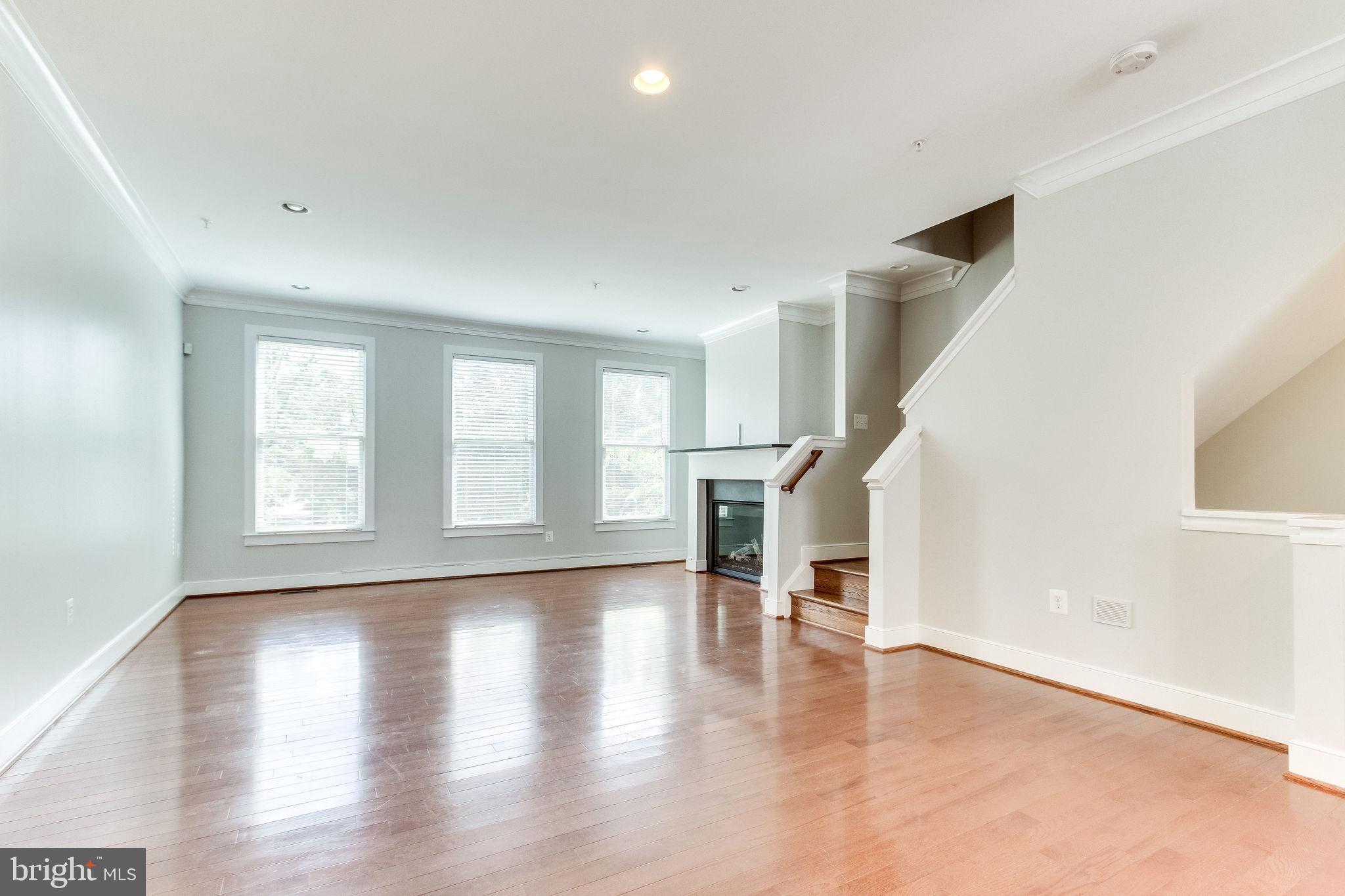 OLD TOWN COMMONS - Residential Lease