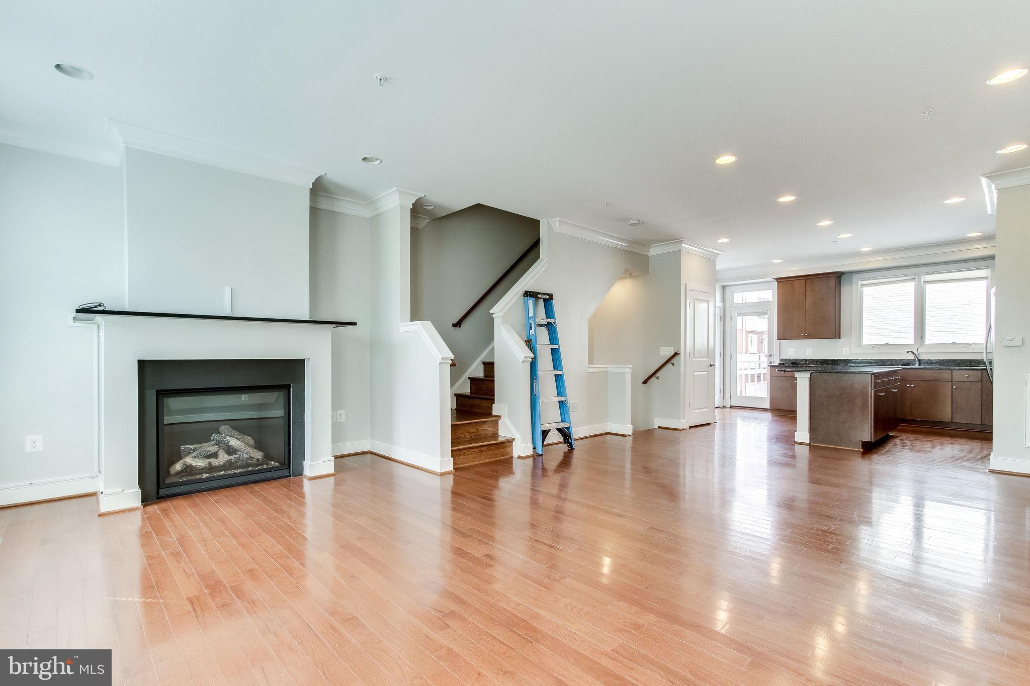 OLD TOWN COMMONS - Residential Lease