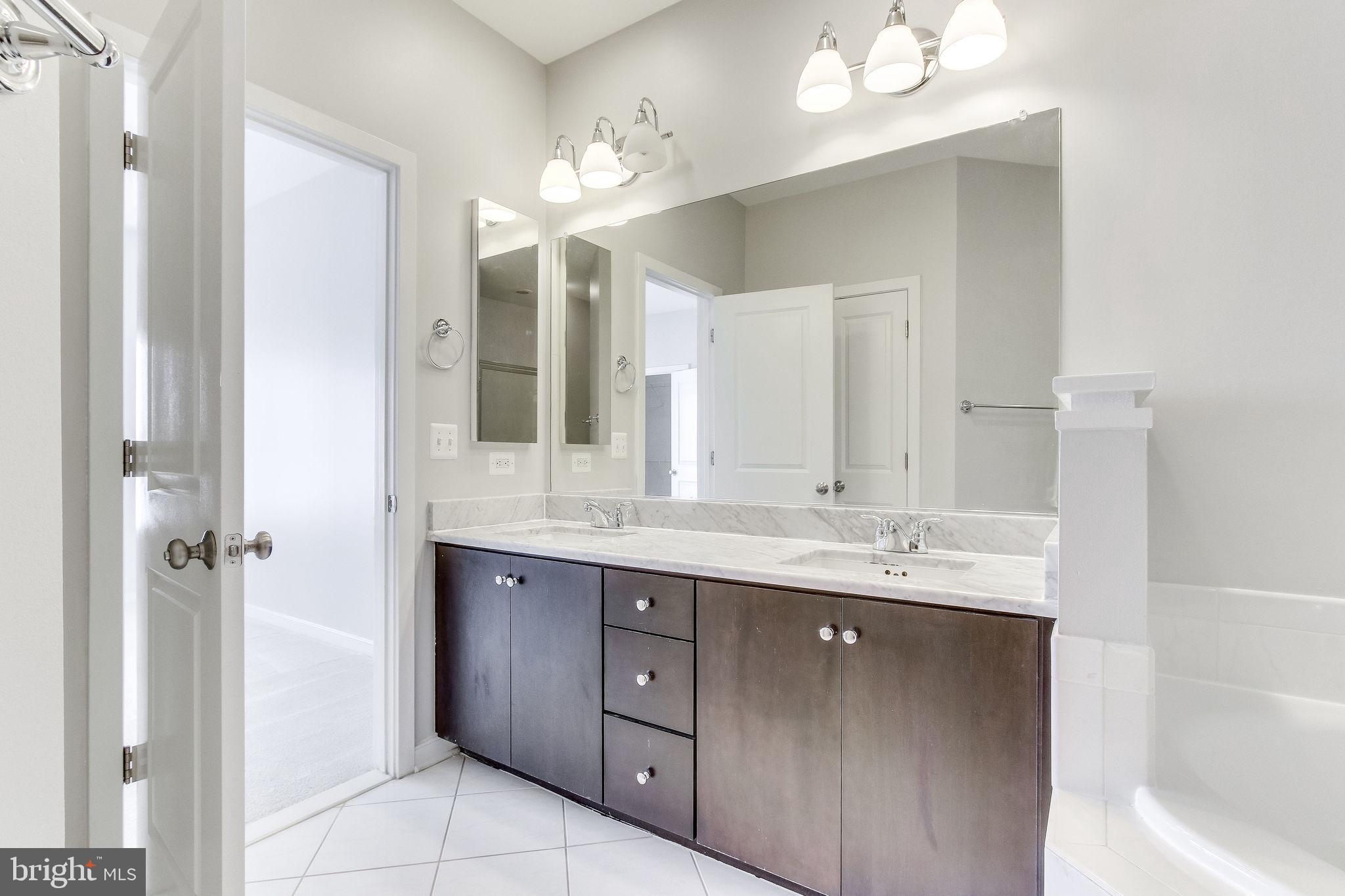 OLD TOWN COMMONS - Residential Lease