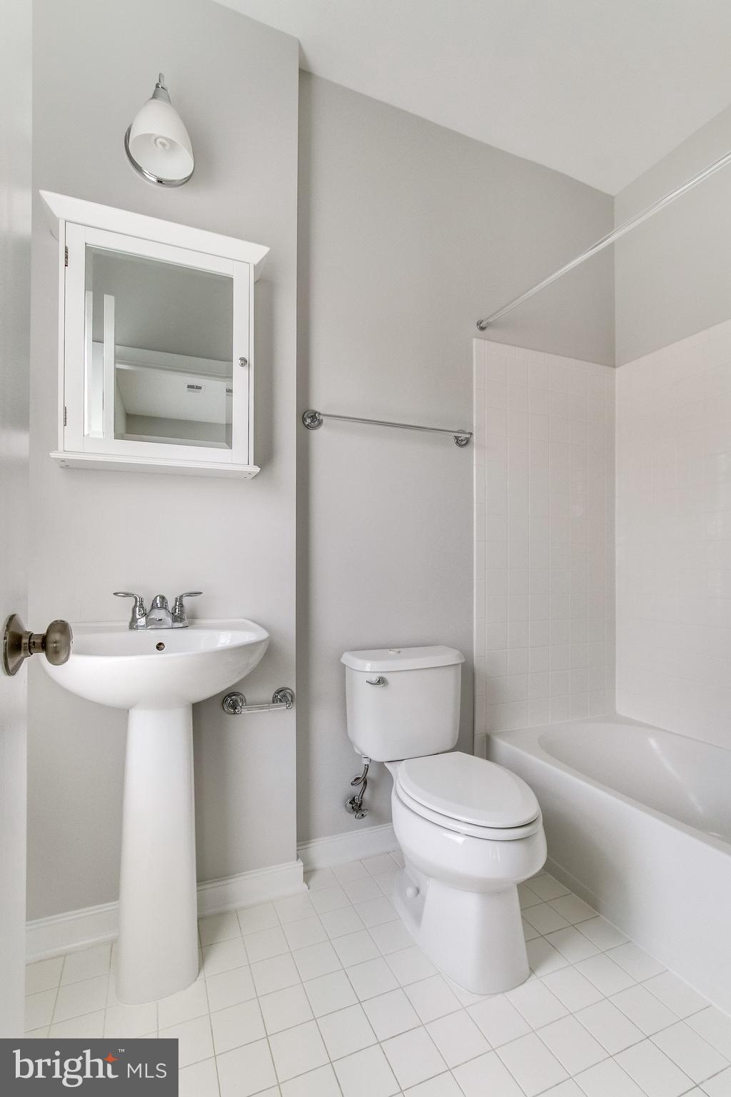 OLD TOWN COMMONS - Residential Lease