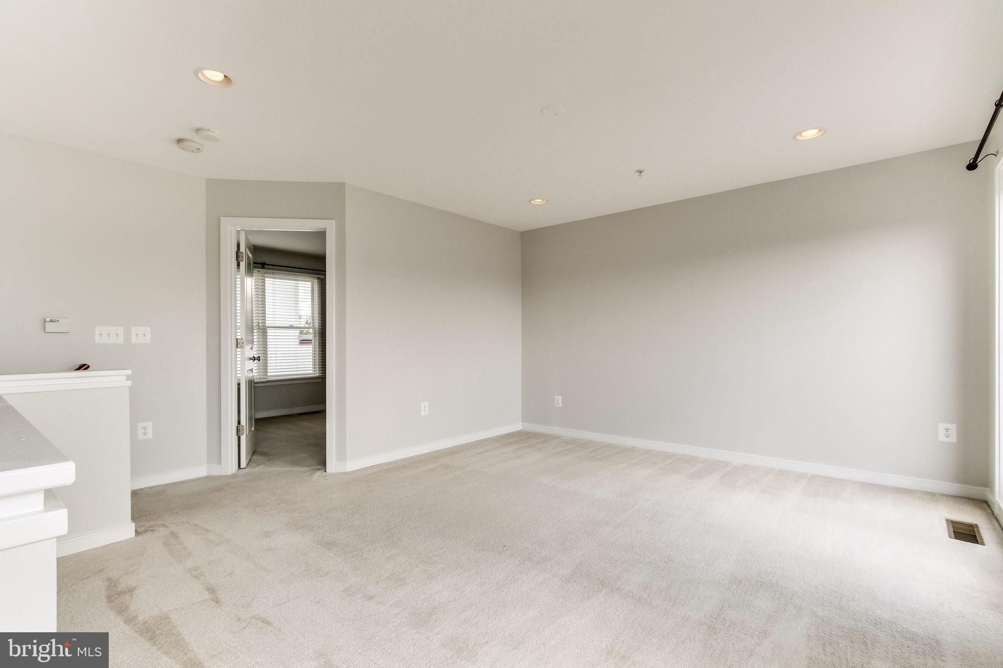 OLD TOWN COMMONS - Residential Lease