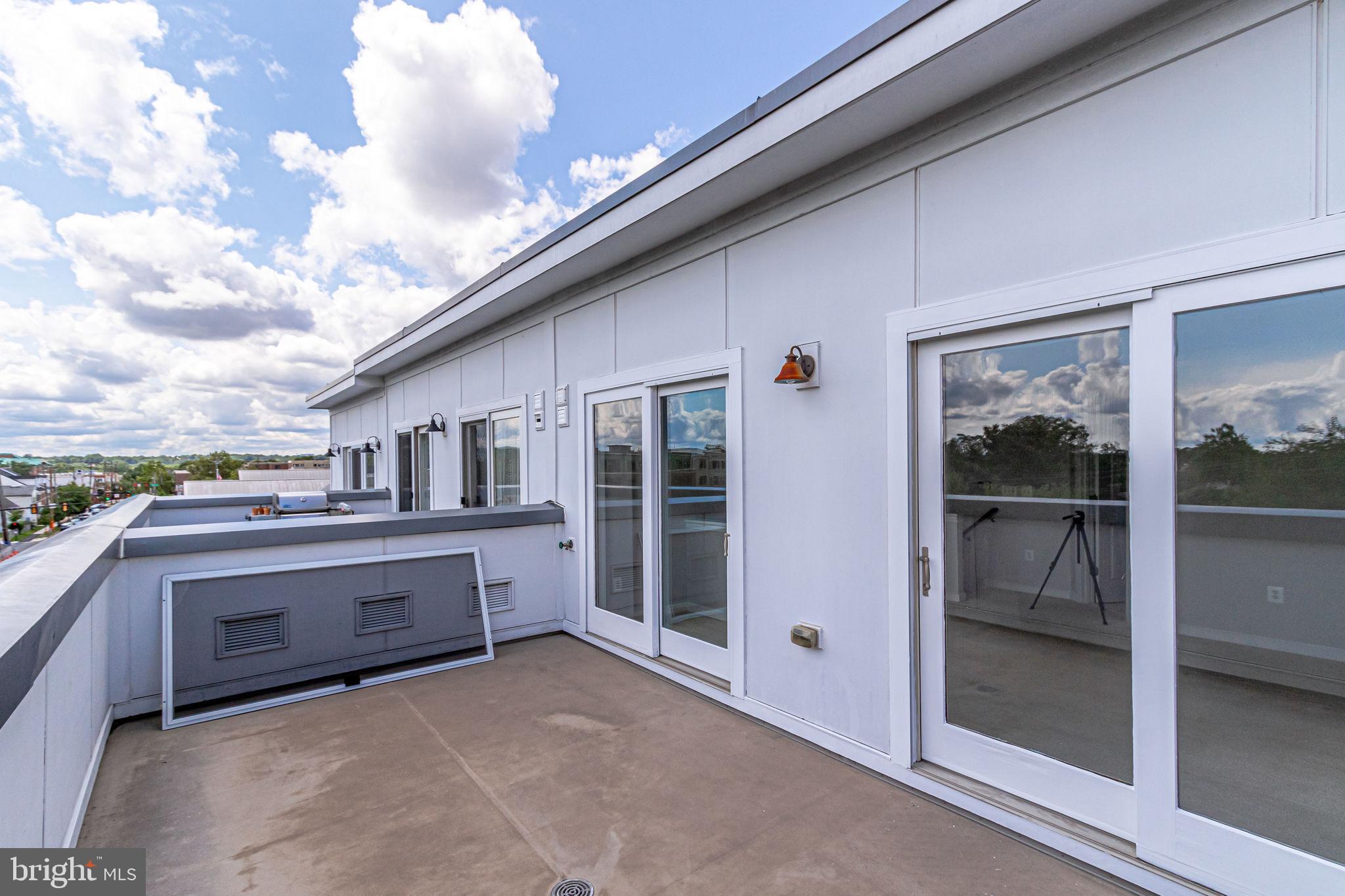 OLD TOWN COMMONS - Residential Lease