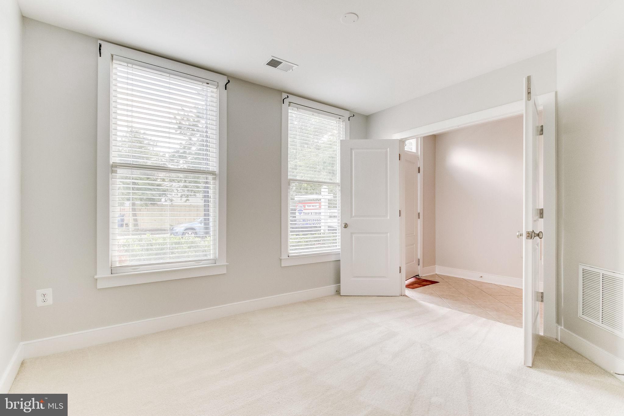 OLD TOWN COMMONS - Residential Lease