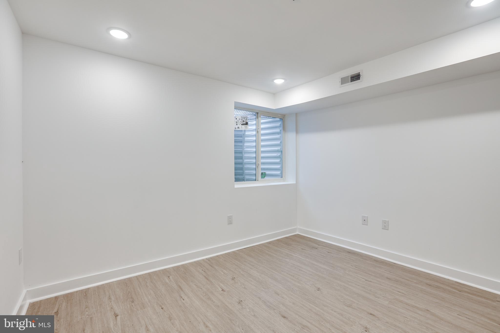 TEMPLE UNIVERSITY - Residential Lease