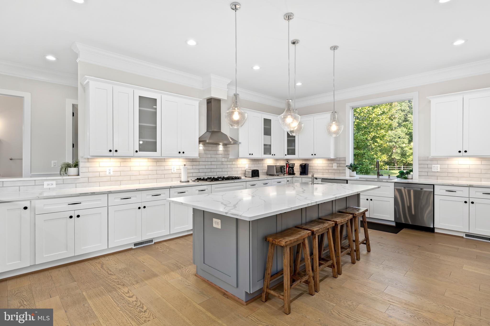 SUMMERVIEW POINT - Residential