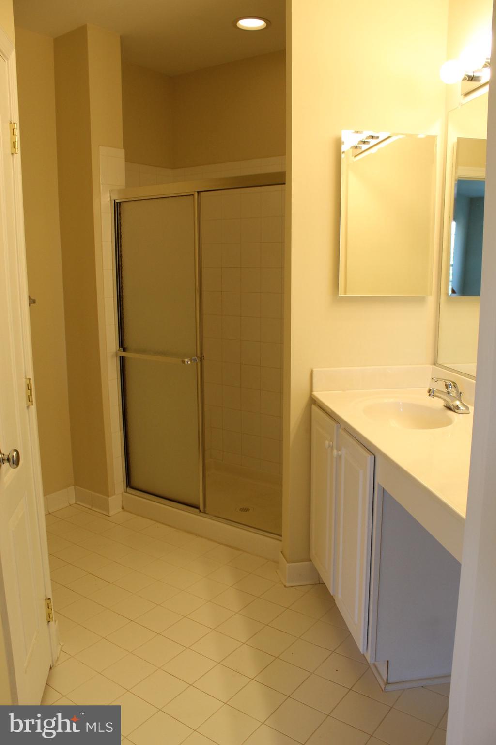 RIVER HILL - Residential Lease