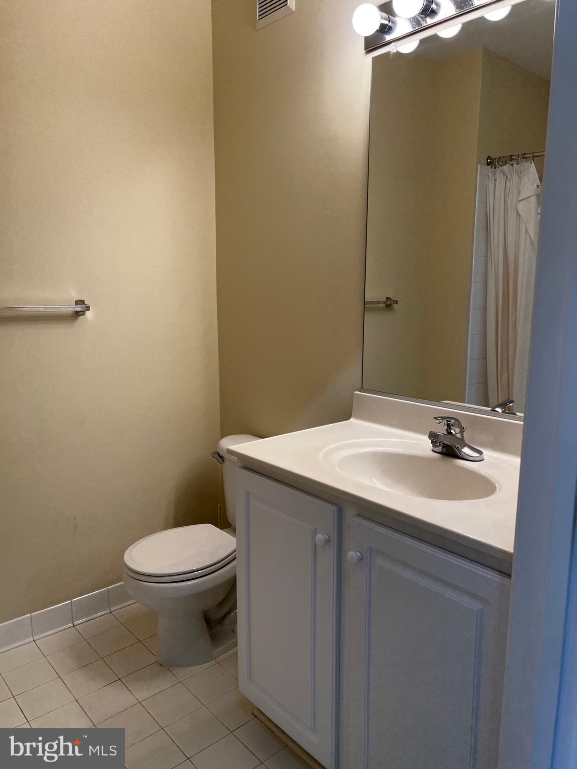 RIVER HILL - Residential Lease