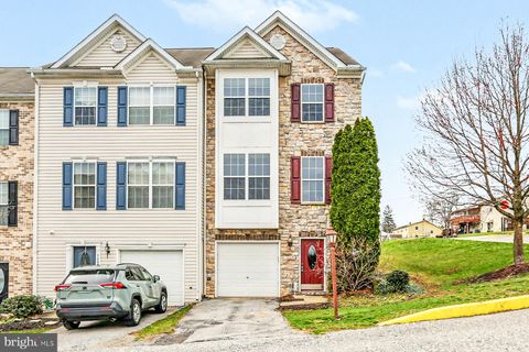 Photo of 353 W Chestnut Street #16, DALLASTOWN, PA 17313 (MLS # PAYK2100224)
