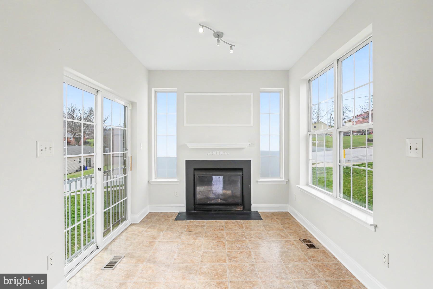 IVY RIDGE - Residential